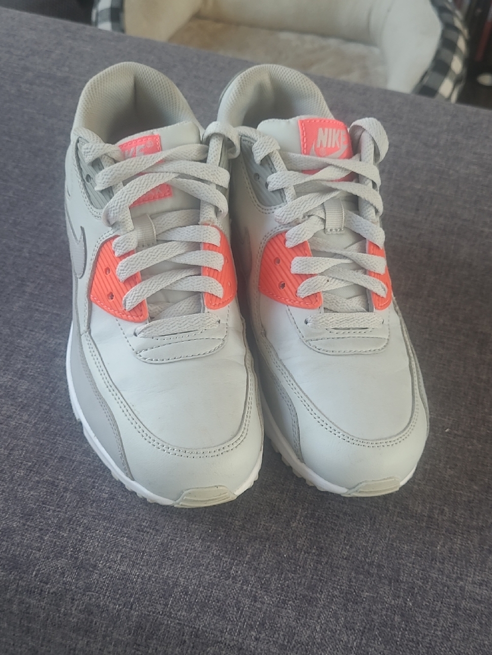 Nike Air Max 90 Light Gray Sneakers with Coral Accents